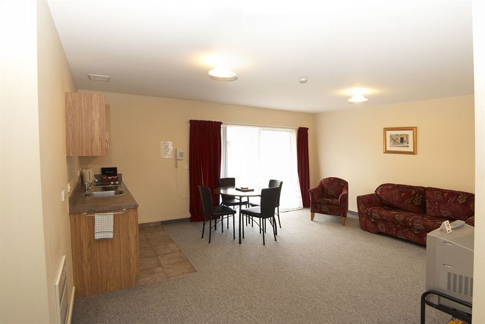 Arran Motel Te Anau Exterior photo