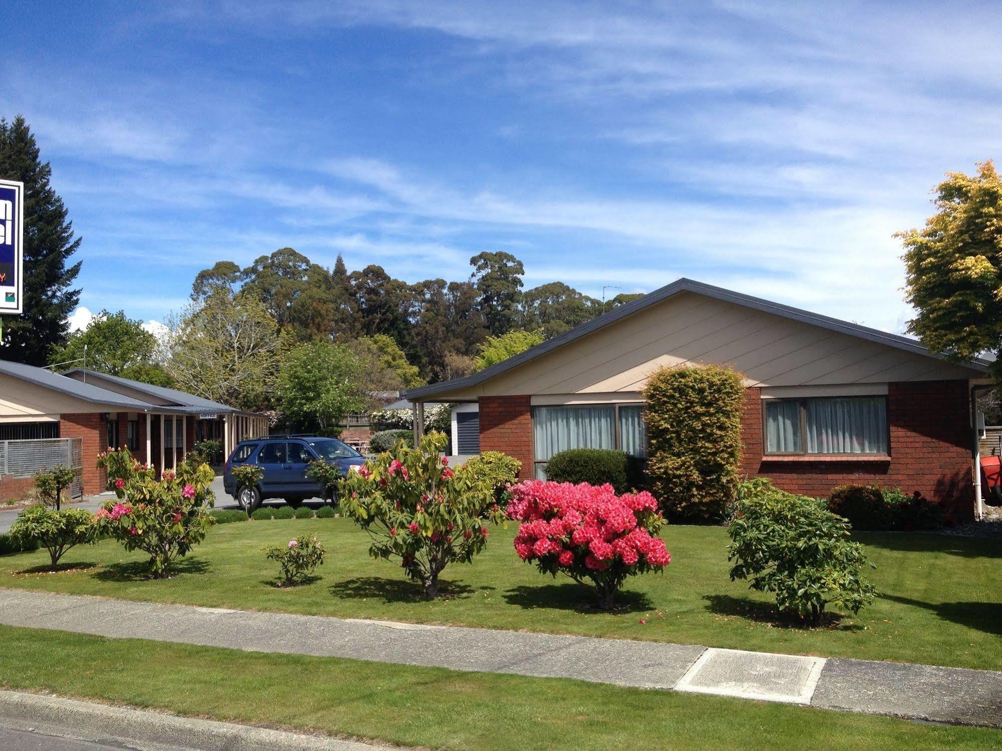 Arran Motel Te Anau Exterior photo