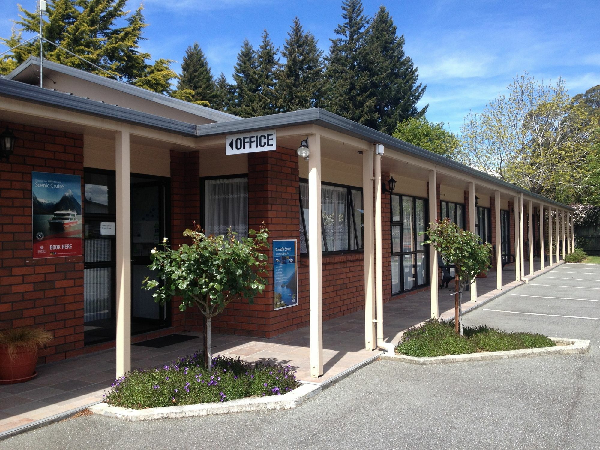 Arran Motel Te Anau Exterior photo